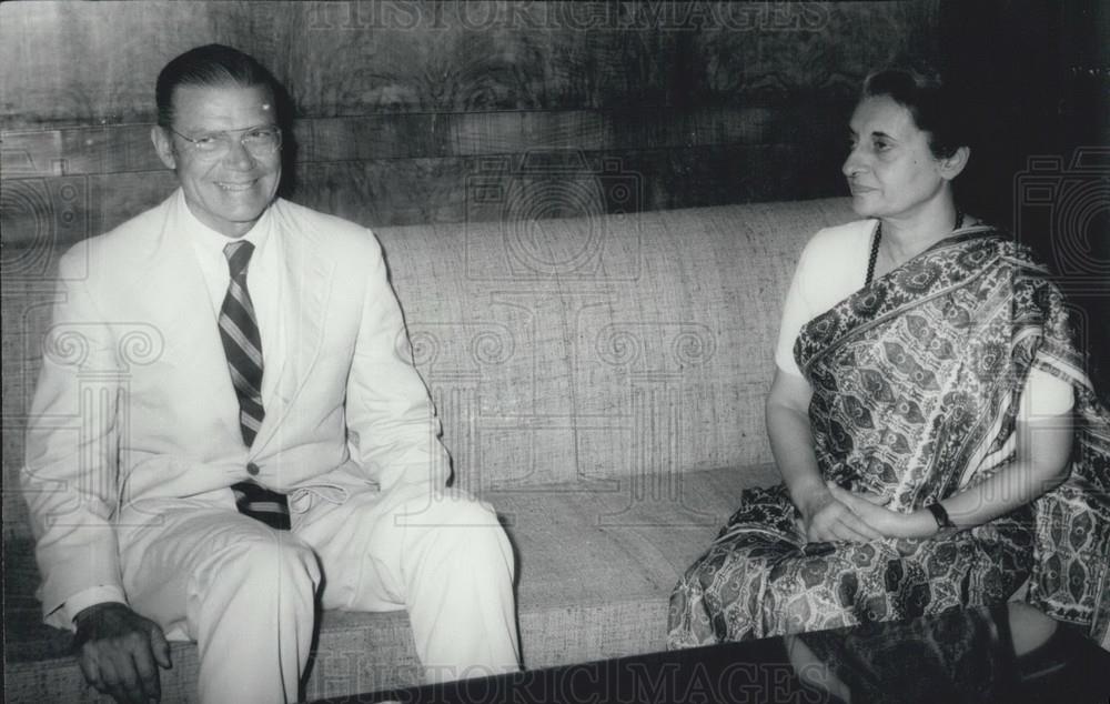 1976 Press Photo World bank president Mr. McNamara &amp; Indira Gandhi - Historic Images