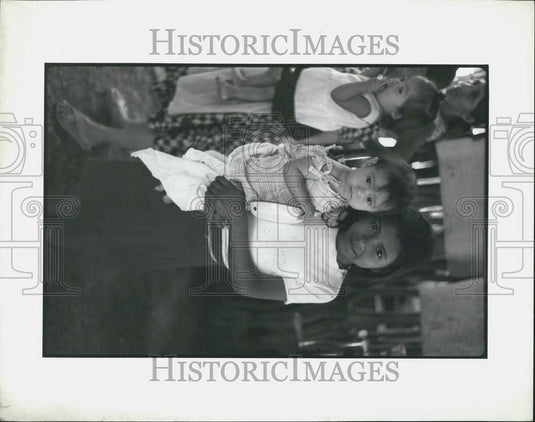 Press Photo Salvadorian Refugees in Colomancagua Province - Historic Images