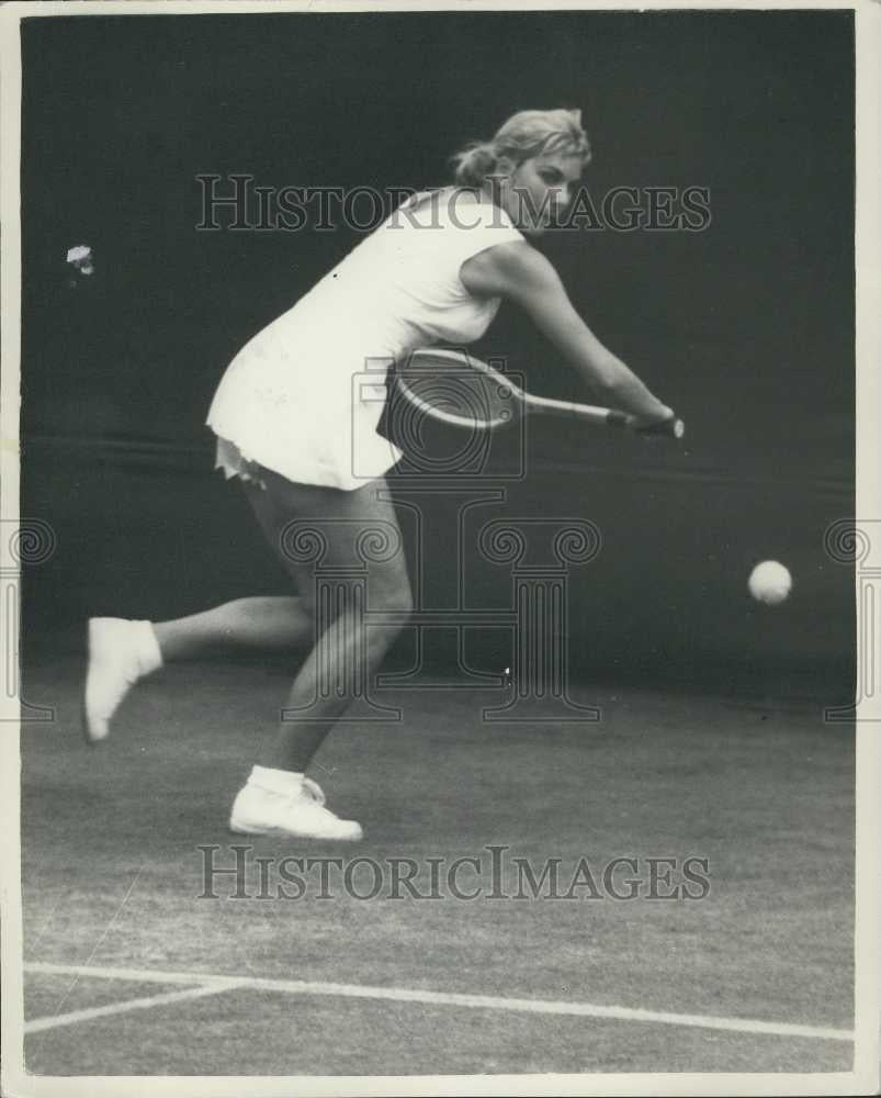 Press Photo K. Fageros Wimbledon Tennis Championships Pat Ward Match - Historic Images