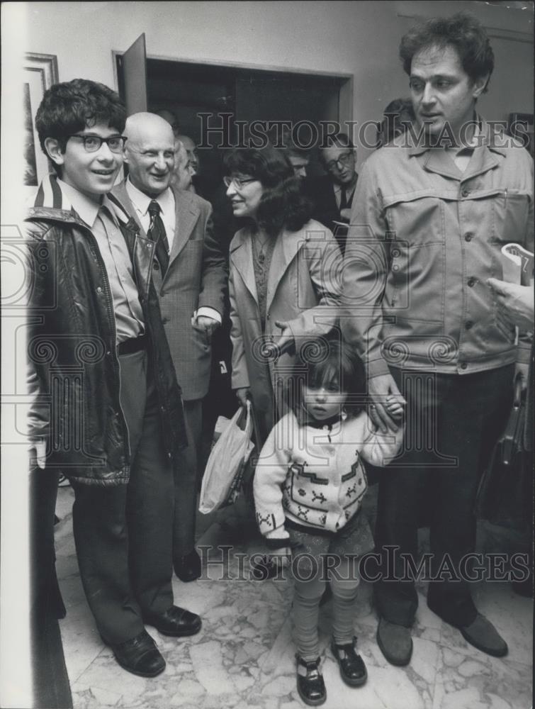 1974 Press Photo Soviet Engineer Pavled Litvinov - Historic Images