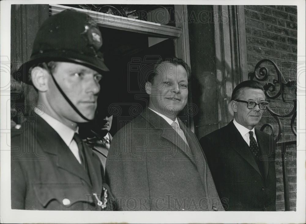 1959 Press Photo West Berlin Mayor visits No. 10 Downing Street - Historic Images