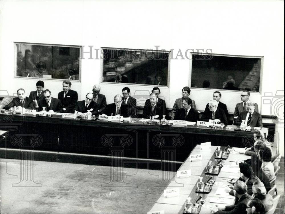 1974 Press Photo Conference On The Disarmement - Historic Images