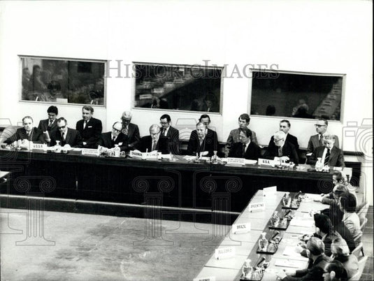 1974 Press Photo Conference On The Disarmement - Historic Images