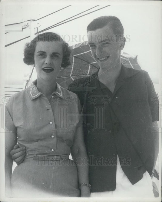 1955 Press Photo Mrs. Stavros Niarchos and son Brian - Historic Images
