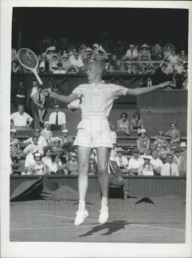 1960 Press Photo Lundquist v. Howe At Wimbledon - Historic Images