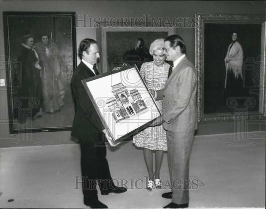 Press Photo Exhibition of American Masterpieces at Embassy In London - Historic Images