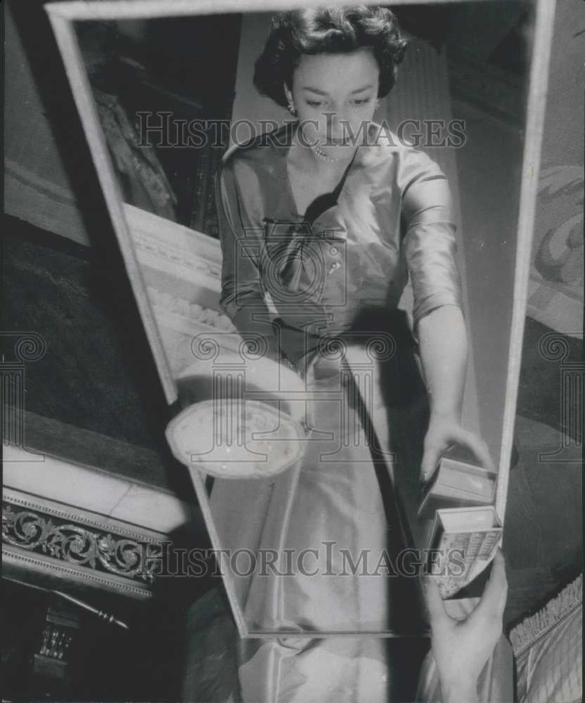 Press Photo Lady Mary Baillie-Hamilton at home - Historic Images