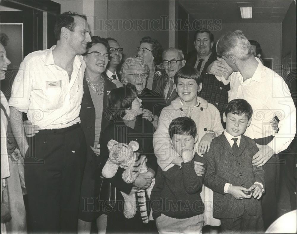 1967 Press Photo Captains David Taylor Trevor Copleston Released Algeria London - Historic Images