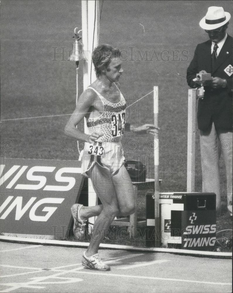 1974 Press Photo Ian Thompson wins gold medal for Britain - Historic Images