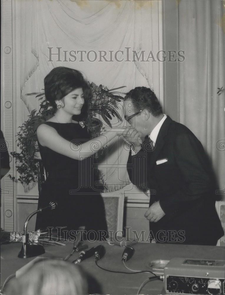 Press Photo Princess Soraya Film Producer Dino De Laurentiis Press Conference - Historic Images