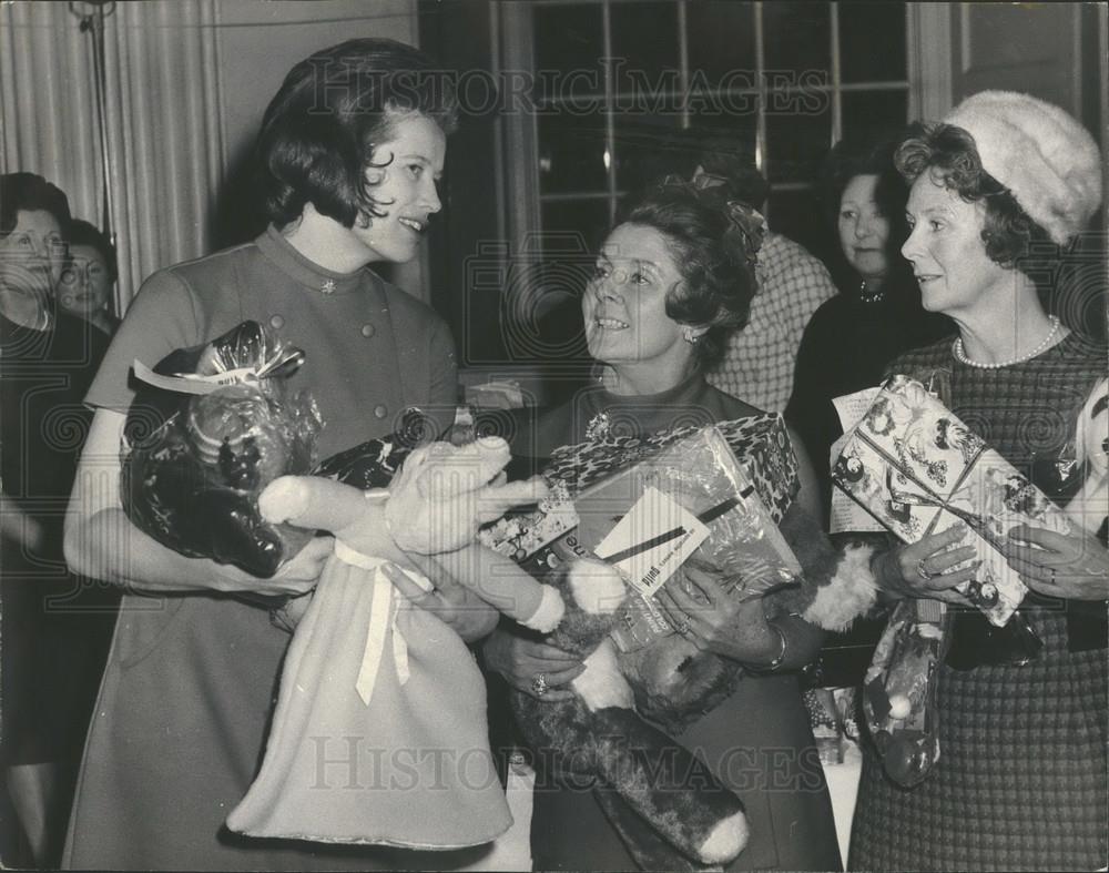 1968 Press Photo Mrs Jerry Thorpe, Mrs Reginald Maudling, Mrs Harold Wilson - Historic Images