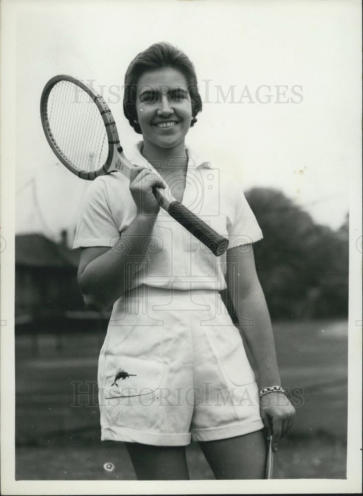 1956 Press Photo New Player at Lawn Tennis at Beckenhan Kent Championships - Historic Images