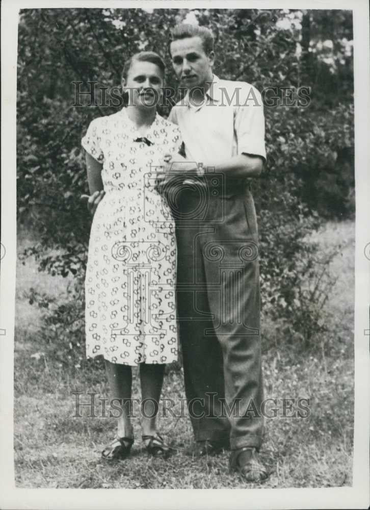 1957 Press Photo Polish Envoy Mjecczyslaw Reluga With Wife - Historic Images