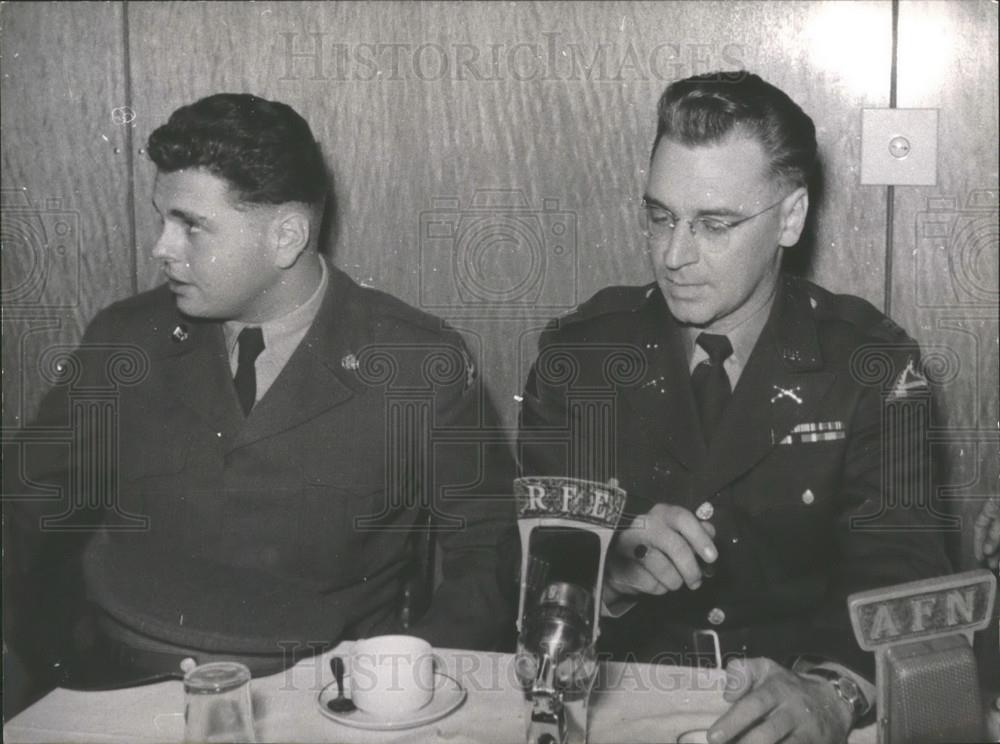 Press Photo Cpt. Richard H. Dries and Pfc. George M. Pisk - Historic Images