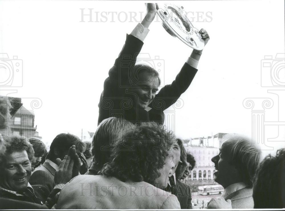 Press Photo Branko Zebec With Trophy of German Champion of Football - Historic Images