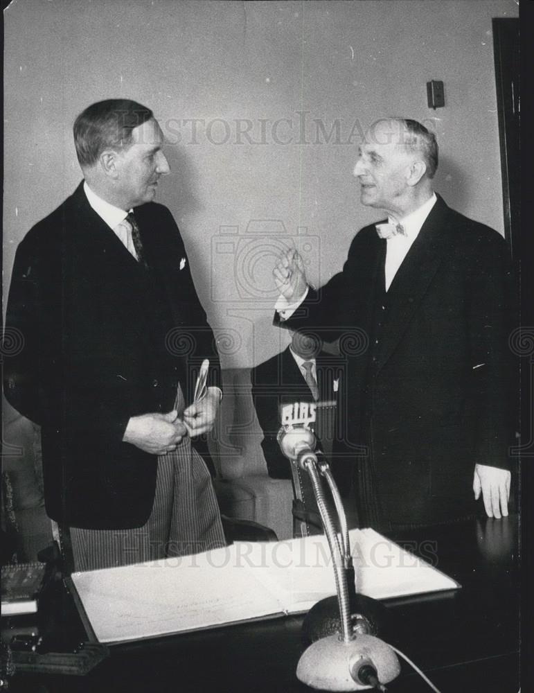 Press Photo British Ambassador Christopher Steel With Berlin Mayor O. Suhr - Historic Images