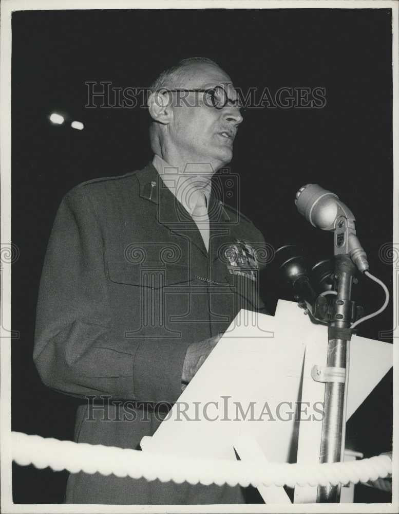 1954 Press Photo Field Marshal Viscount Montgomery Speaks at Reunion - Historic Images