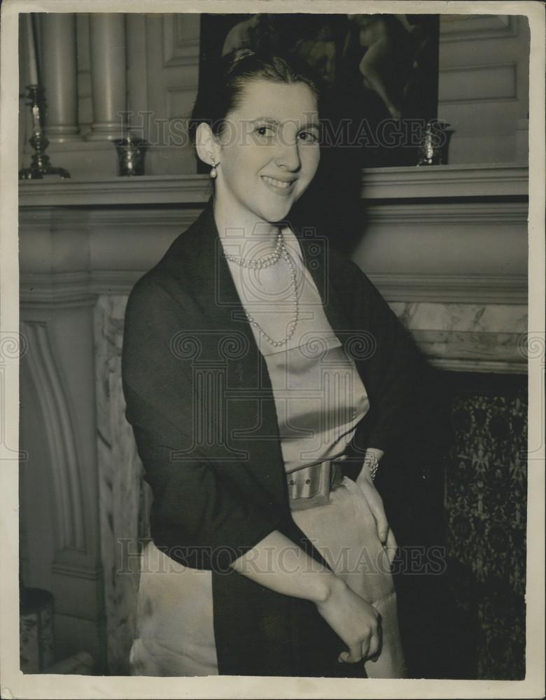 1953 Press Photo Miss Yovanka Tomich - Historic Images