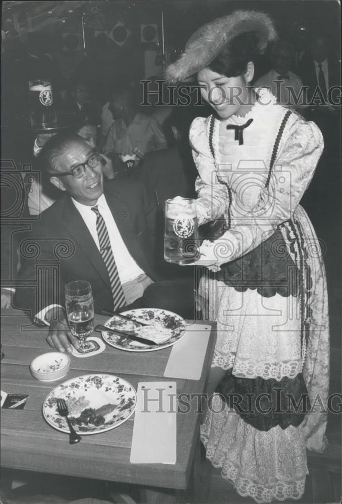 Press Photo Fashion Show in Tokyo featuring 100 years of Fashion - Historic Images