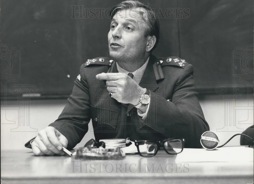 1972 Press Photo Brigadier Tony Ward Booth - Historic Images