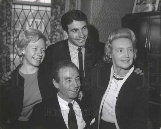 1965 Press Photo Sir Stanley Mathews and his family - Historic Images