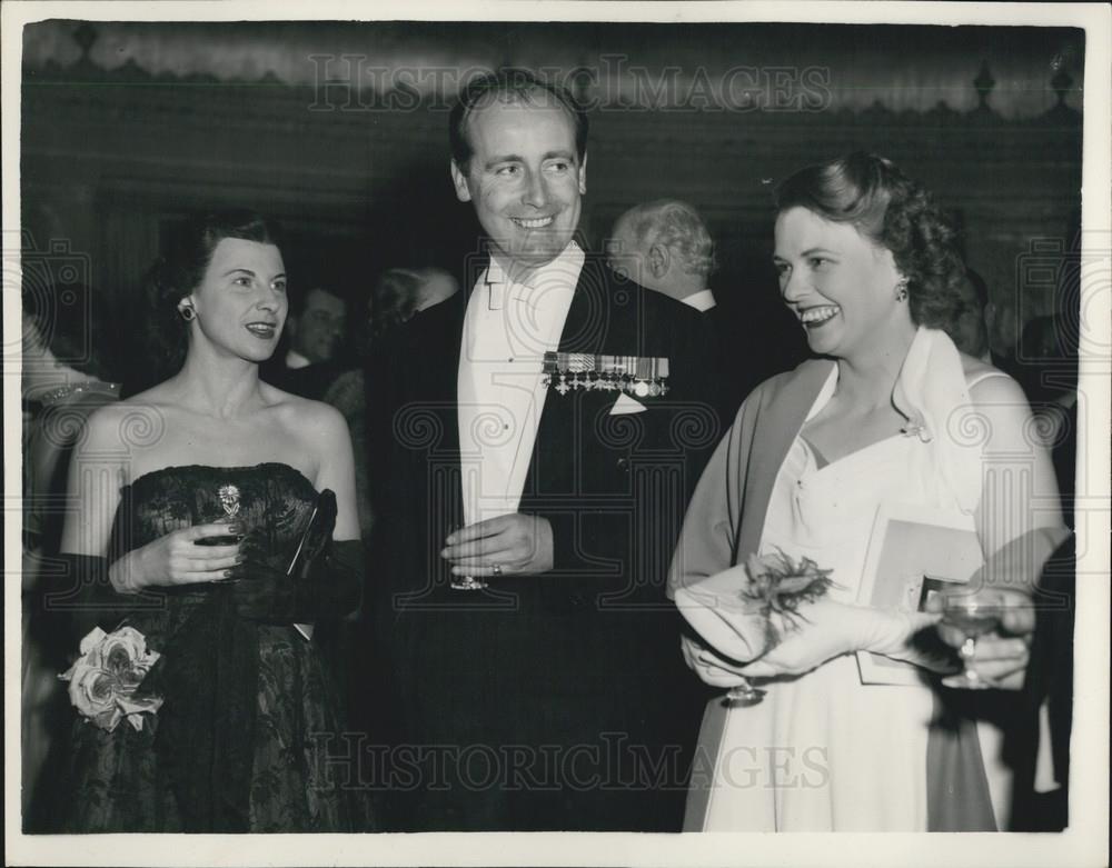 1953 Press Photo Mrs. Neville Duke &amp; Neville Duke, Well Known Test Pilot At Ball - Historic Images