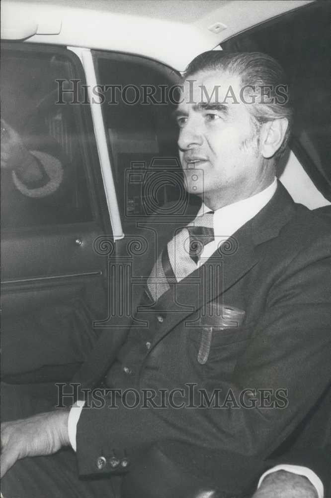 1975 Press Photo Chrysler Chief John Riccardo Meets Minister of Industry - Historic Images