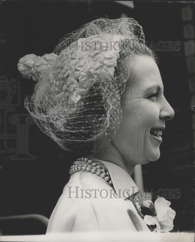 1950 Press Photo Mrs. Scott (Tchili) Martha Mackinnon - Historic Images