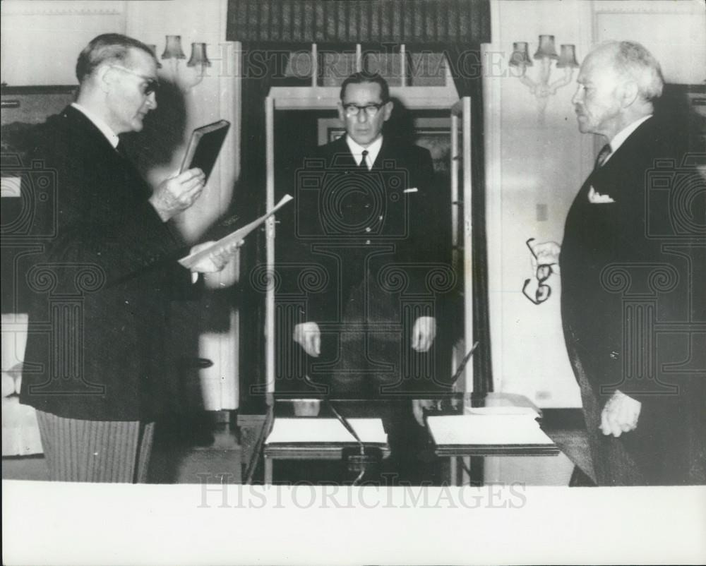 1967 Press Photo Mr. McEmen sworn in in Canberra today - Historic Images