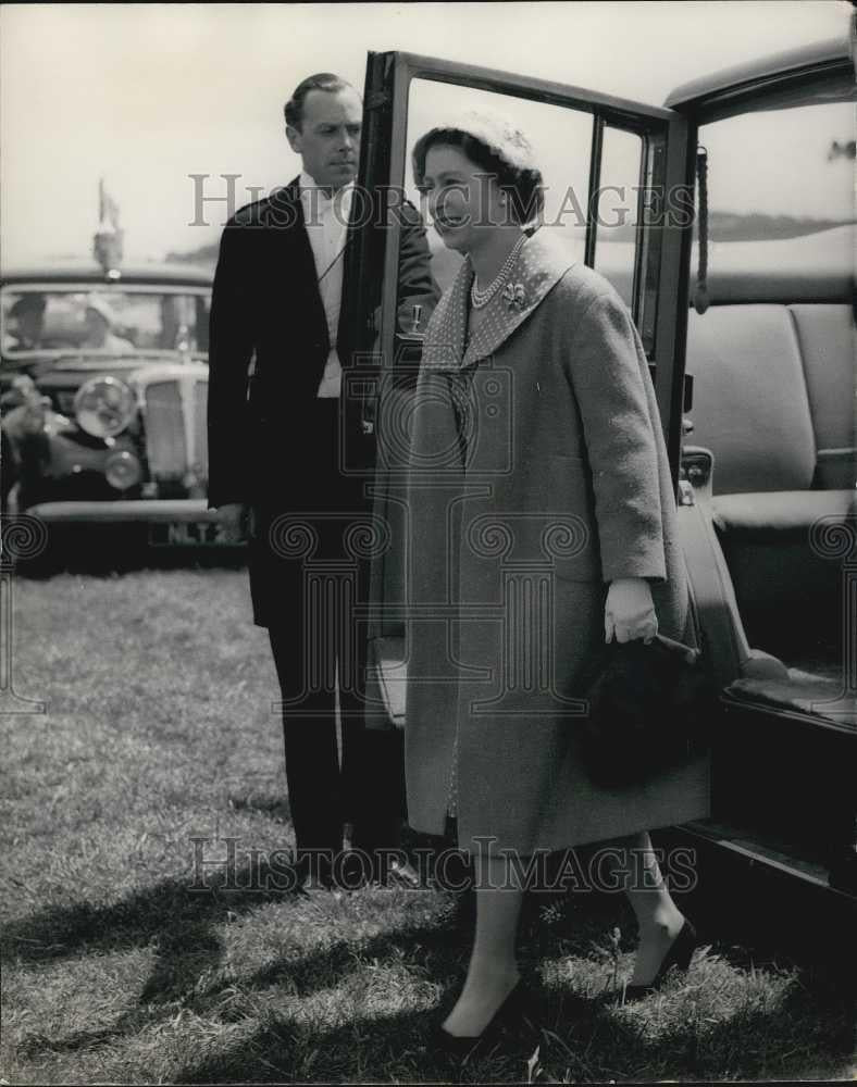 1958 Press Photo Queen at Derby day at Epsom - Historic Images