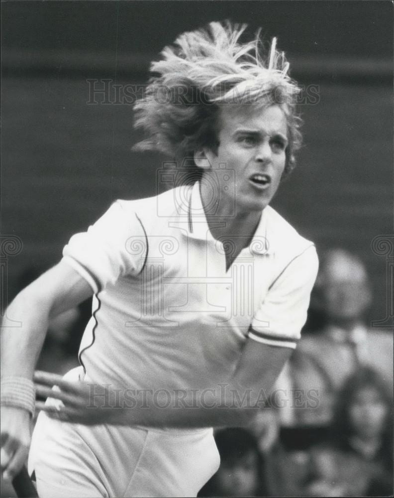 1981 Press Photo John Lloyd (GB) seen in action at Wimbledon - Historic Images