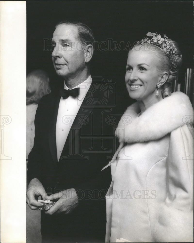 1965 Press Photo Mr, Mrs CV Whitney, Herald Tribune, Metropolitan Opera - Historic Images