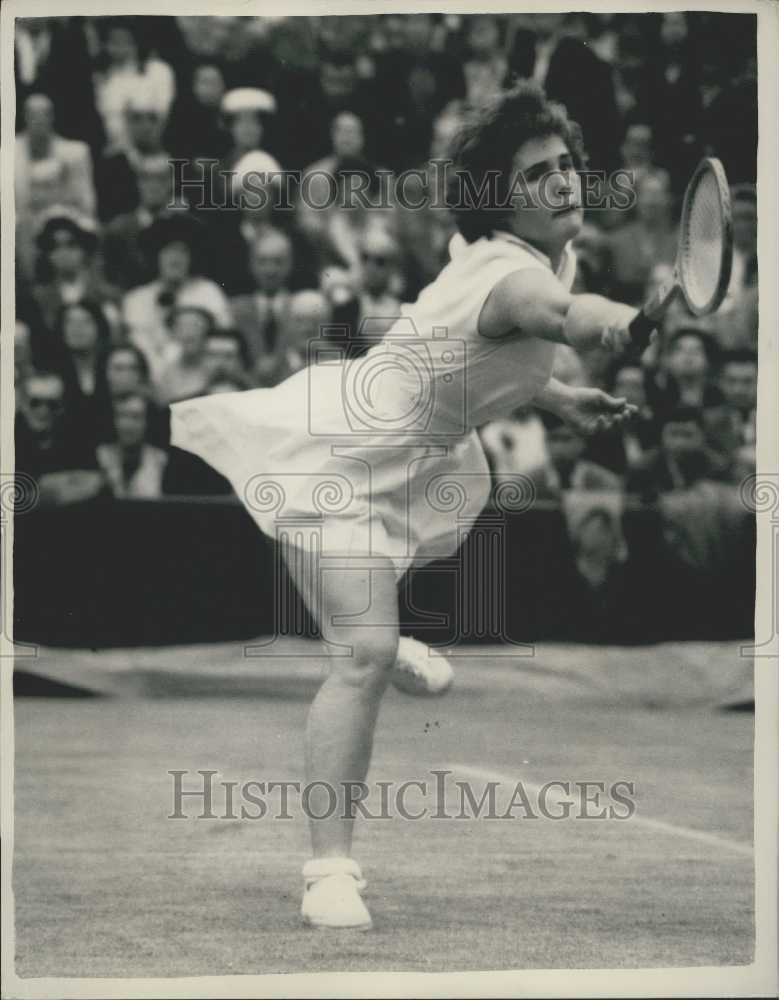 1958 Press Photo Mimi Arnold U.S. Tennis Player Game Wimbledon Christine Truman - Historic Images