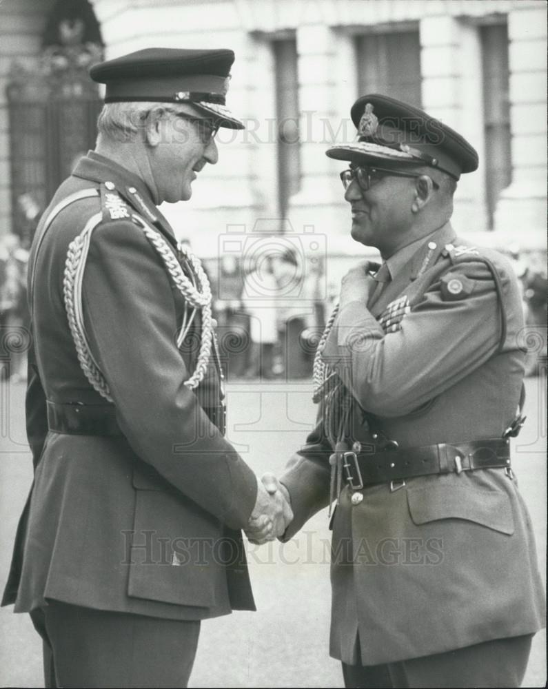 1974 Press Photo Chief of Army Staff India Visits Ministry of Defense - Historic Images