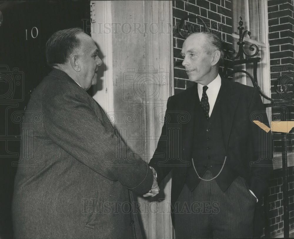 1964 Press Photo Sir Roy Welenskey has lunch with Sir Alec Douglas - Historic Images