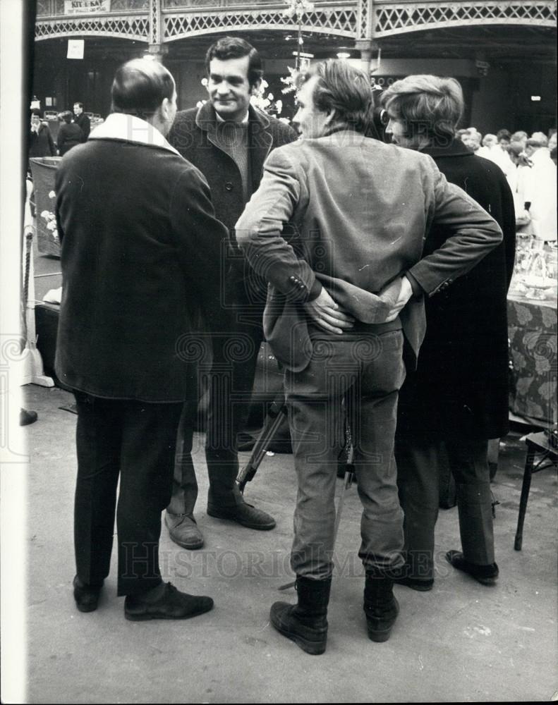 1968 Press Photo Earl of Snowdon at National Cat Club Championship Cat Show - Historic Images