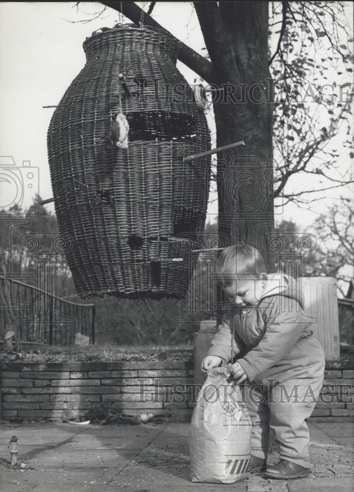 1961 Press Photo Washing Basket, Bird Feeder - Historic Images