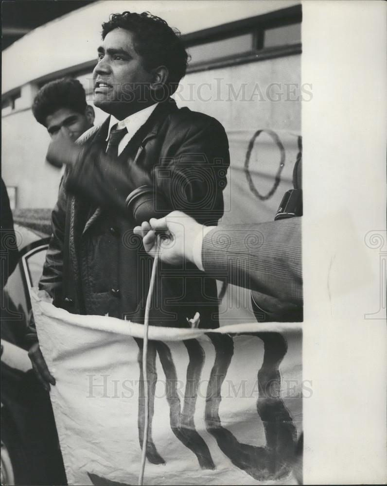 1965 Press Photo Mohamed Zaffreen President Kashmir Club London Demonstration - Historic Images