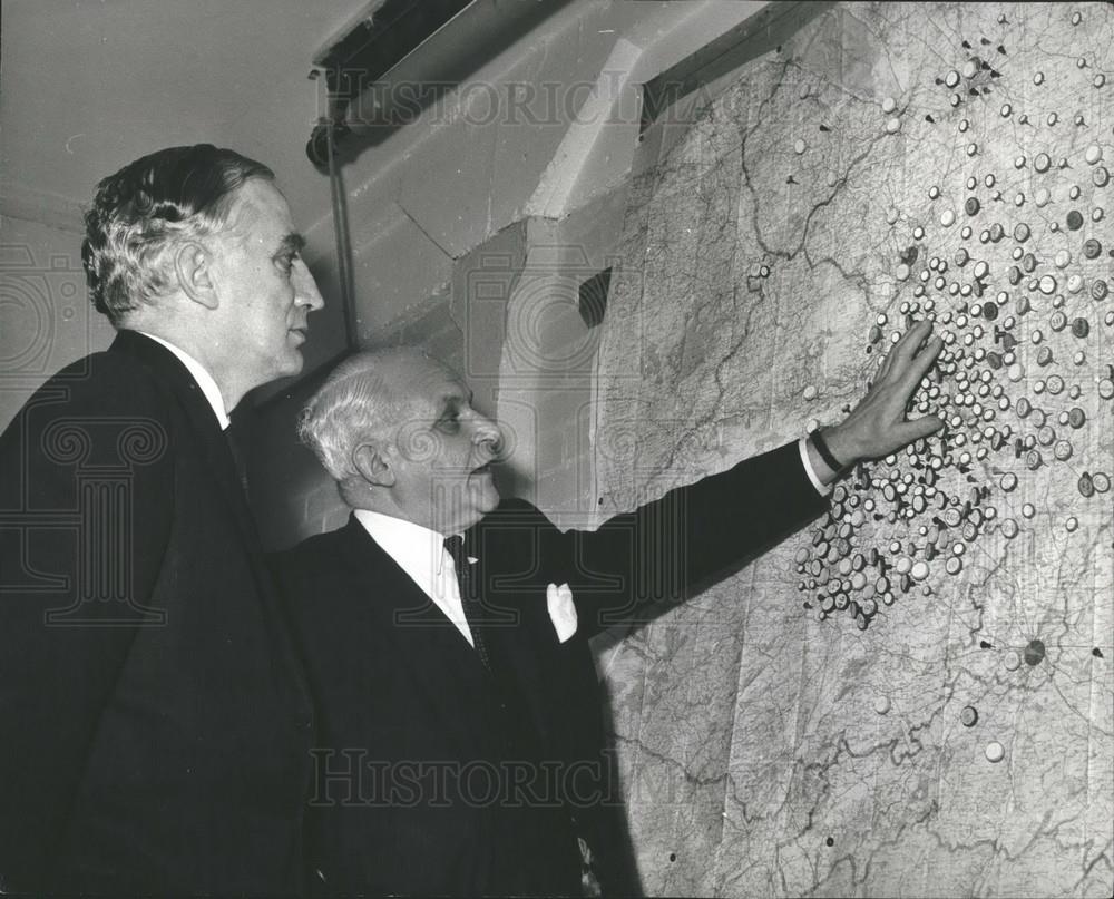 1967 Press Photo Mr. Peart British Minister of Agriculture Visits Headquarters - Historic Images