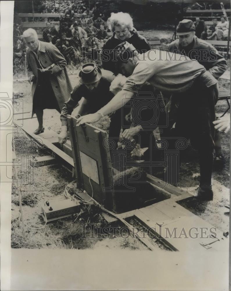 Press Photo International Liar Hunting Contest in Czechoslovakia - Historic Images