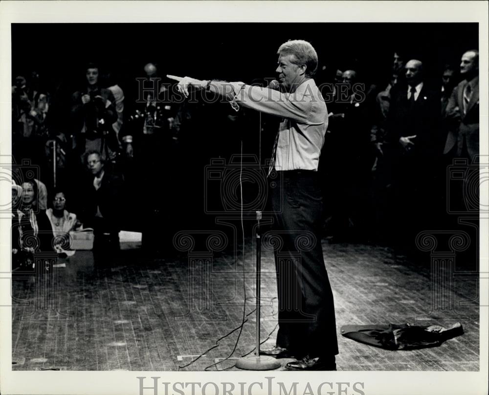 1976 Press Photo Jimmy Carter campaigning - Historic Images