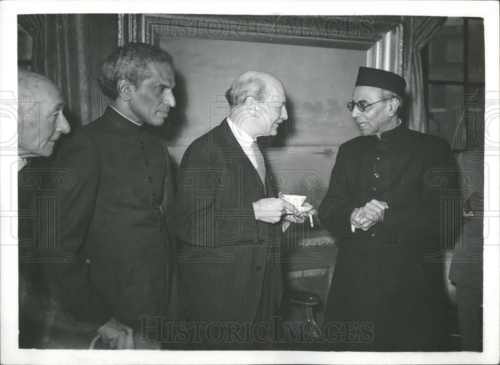 1953 Press Photo Krishna Menon, Clement Attlee, Bal Gangadhar Khee - Historic Images