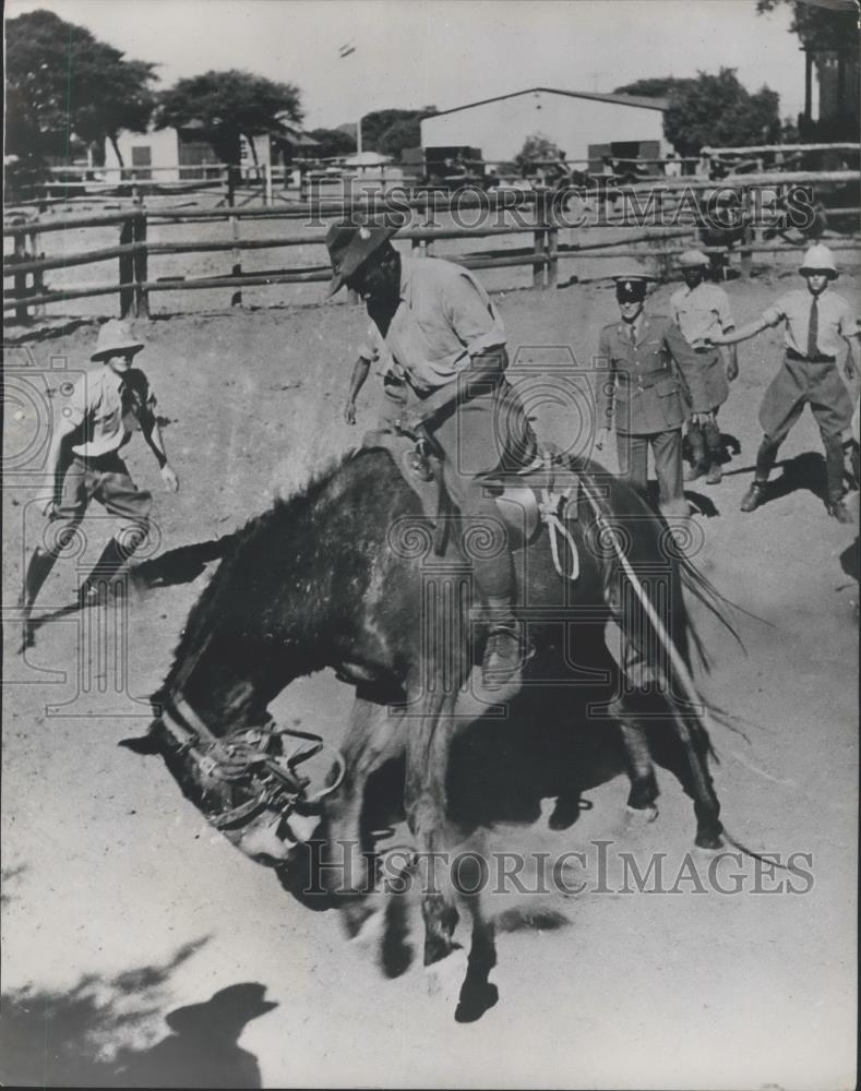 Press Photo Star Rider at School Takes Turn In The Saddle - Historic Images