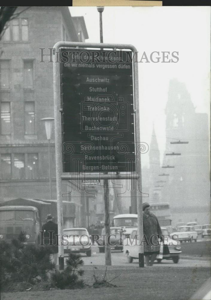 Press Photo Berlin, Wittenberg place,War memorial - Historic Images