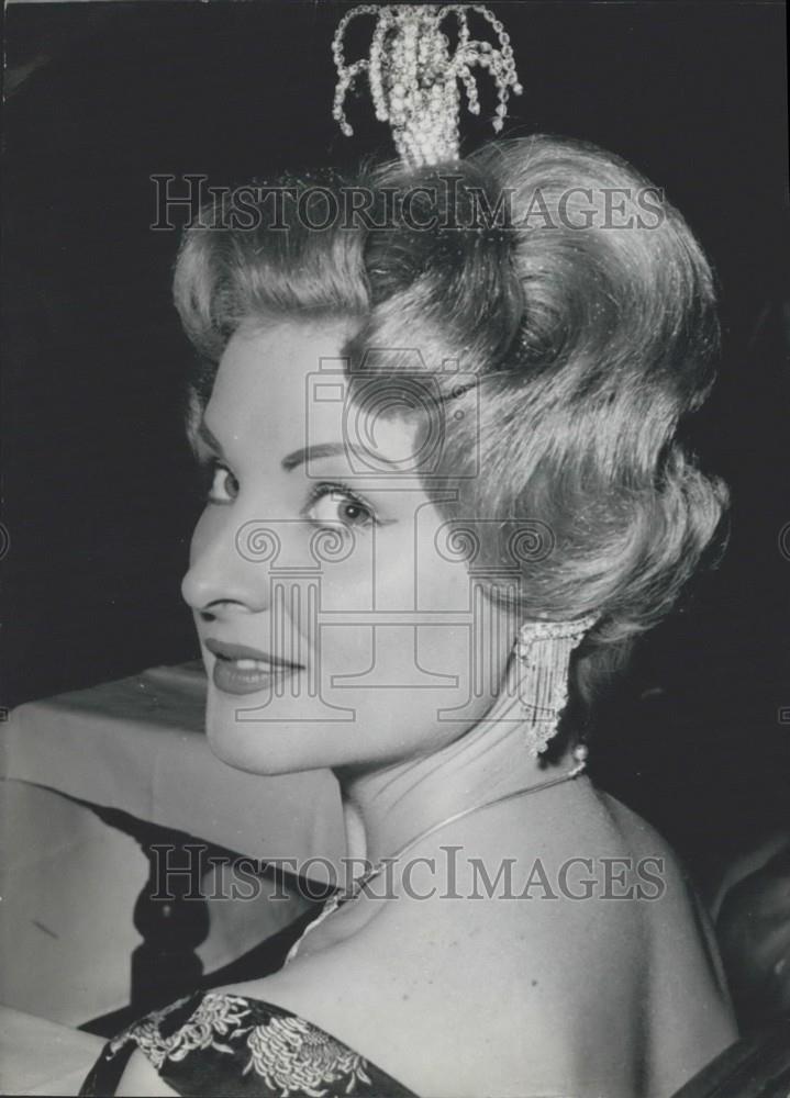 Press Photo Hair Fashion - Historic Images