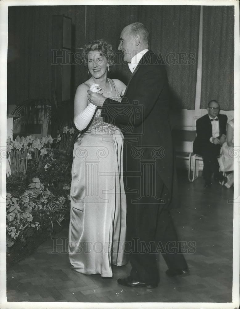 1961 Press Photo Millionaire Sir Harry Pilkington, Mavis Wilding - Historic Images