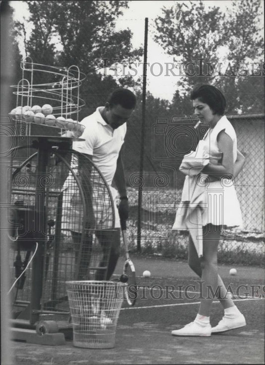 Press Photo Princess Soraya With Tennis Coach Munich - Historic Images