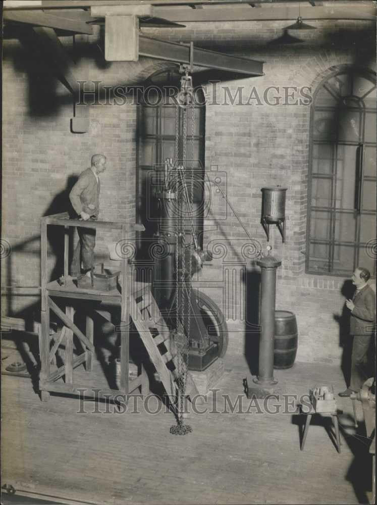 1959 Press Photo An exhibition dedicated to Arthur Diesel, at Museum in Paris - Historic Images