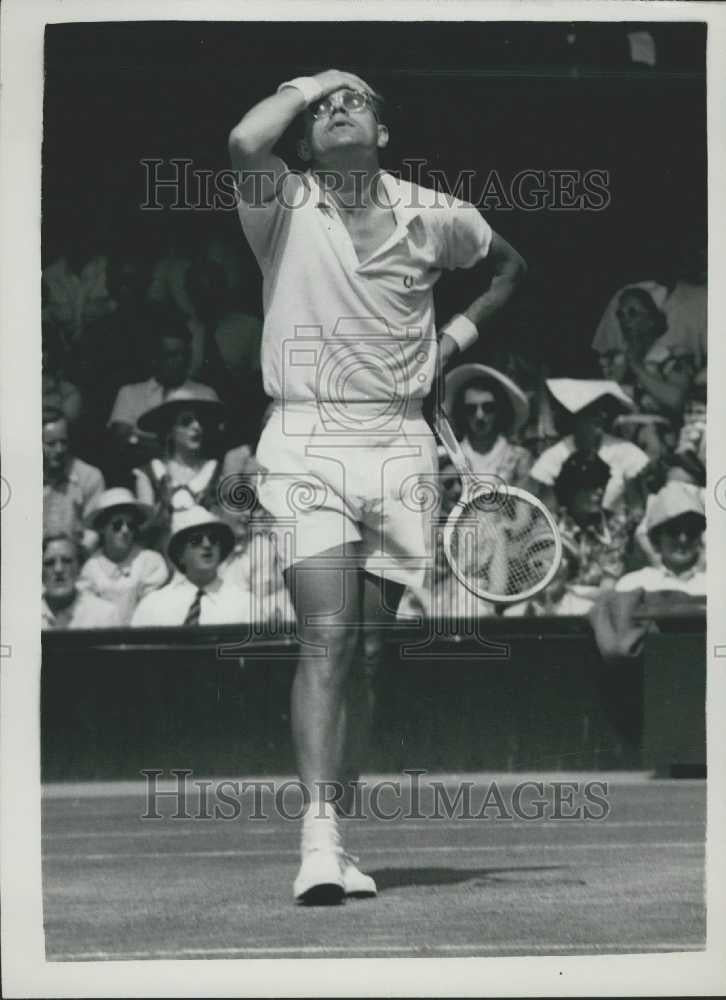 1953 Press Photo Wimbledon Tennis Tournament J. Drobny R. Hartwig Match - Historic Images