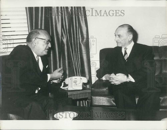 1969 Press Photo Bajat Talhouni Prime Minister Jordan Henric Pirre Red Cross - Historic Images